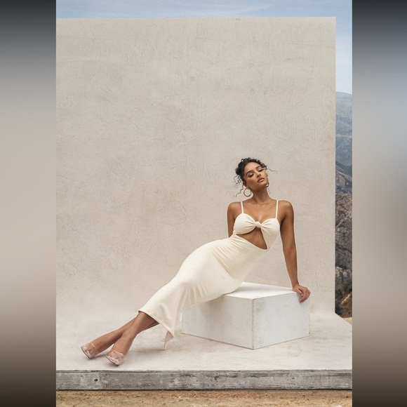 NEW Buttercream Midnight Memories Fitted Cut Out Midi Dress with Front Knot - Picture 2 of 8